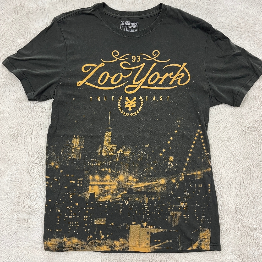 Zoo York | True East NYC Skyline Graphic Tee | Size Large